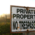 Schild: Privat / Betreten verboten